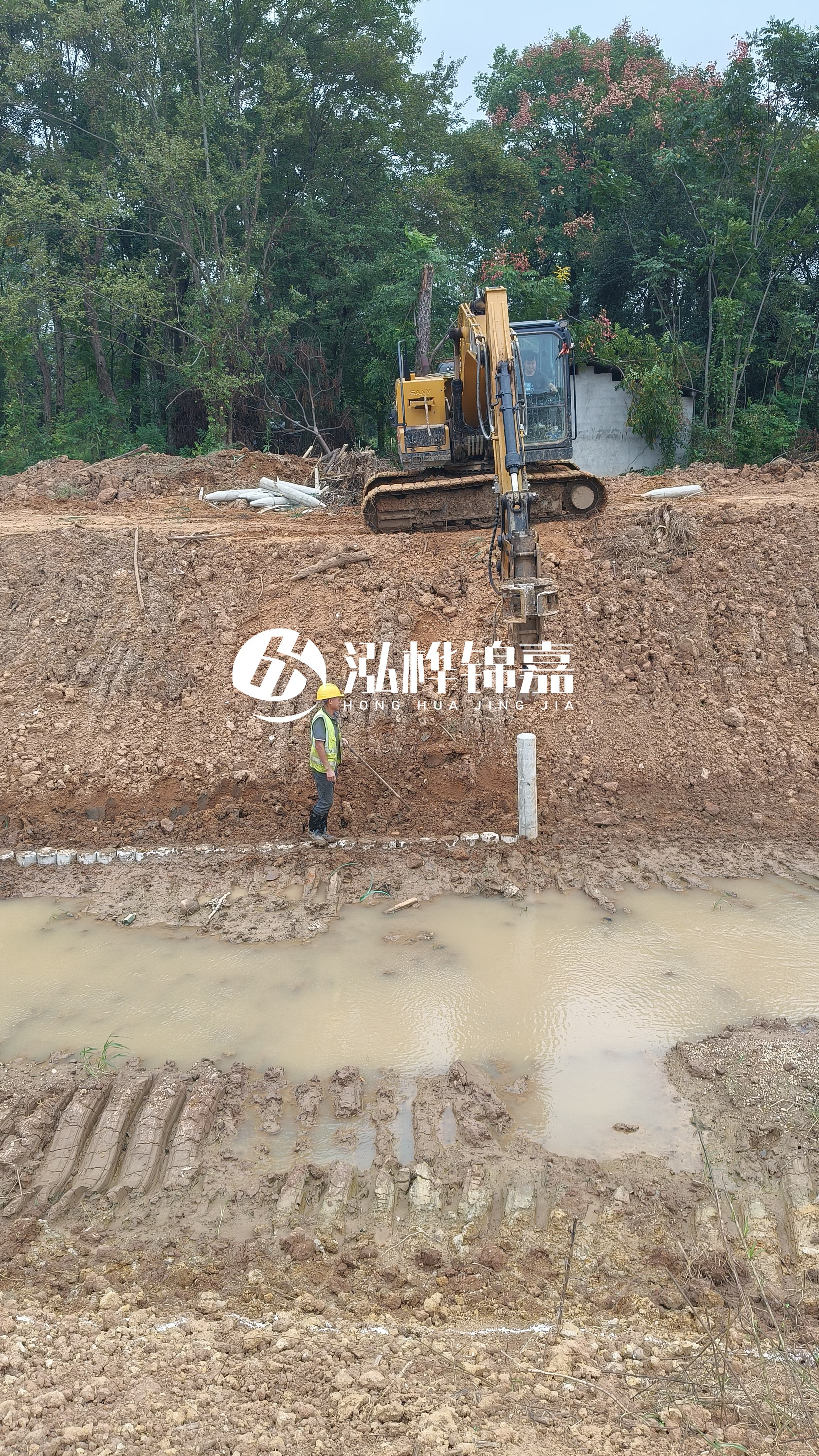 水泥仿木樁施工隊(duì)泓樺錦嘉 - 購買水泥仿木樁包安裝嗎？