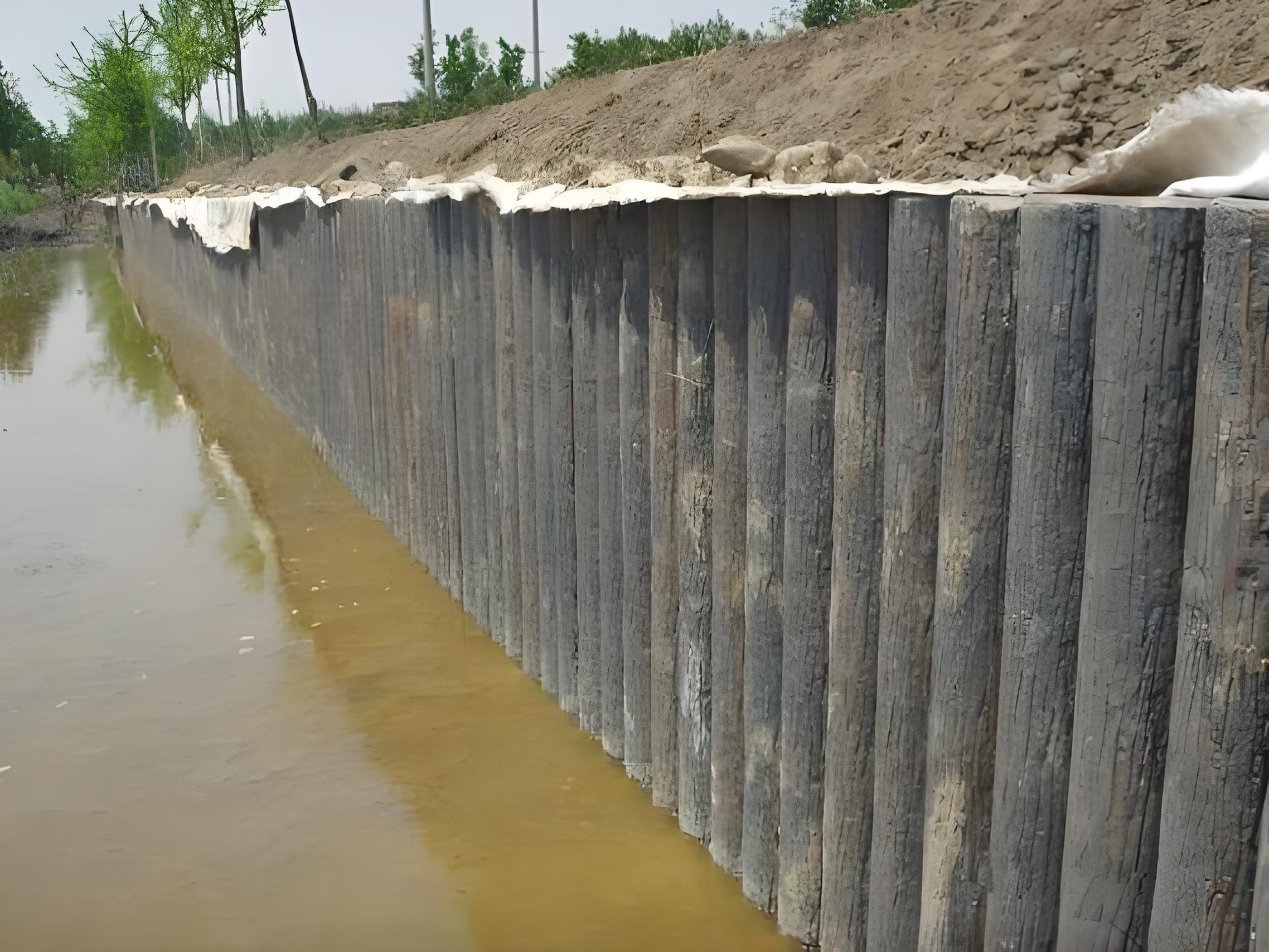 水泥仿木樁施工隊(duì)泓樺錦嘉-河道仿木樁的安裝價(jià)格是多少？